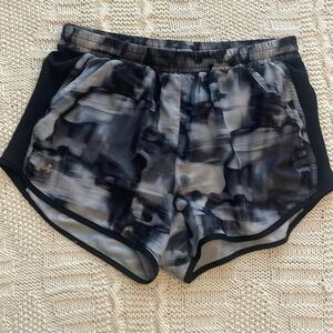 Wonens Under Armour shorts black and grey